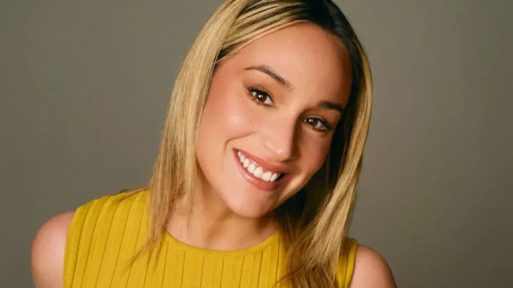 Emma Hunton Biography: Age, Height, Net Worth, Movies & TV Shows, Broadway