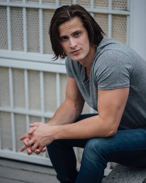 Aren Buchholz - Biography
