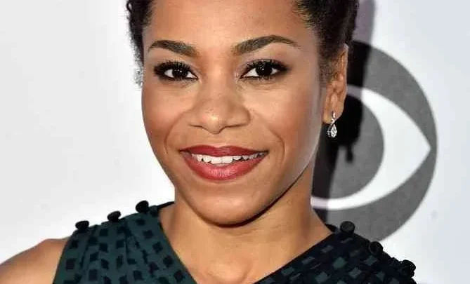 Kelly McCreary Biography: Husband, Age, Height, Net Worth, Parents, Movies & TV Shows, Kids