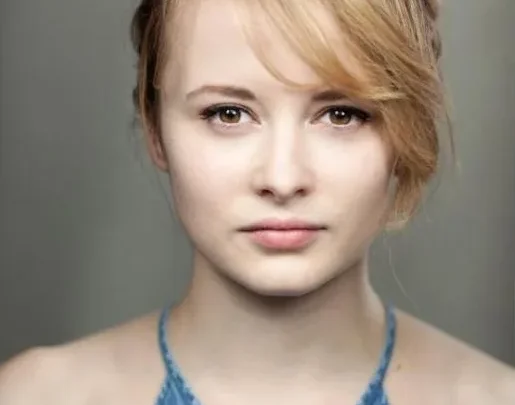 Shannon Tarbet Biography: Age, Height, Net Worth, Parents, Movies & TV Shows, Awards