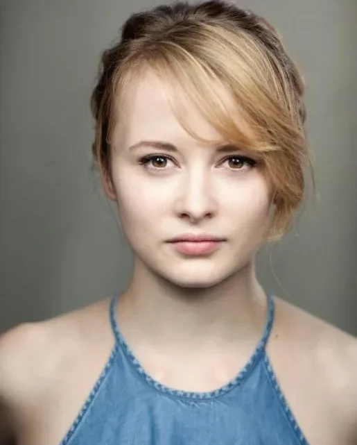Shannon Tarbet Biography: Age, Height, Net Worth, Parents, Movies & TV Shows, Awards