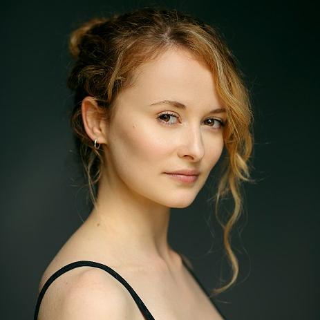 Shannon Tarbet - Biography