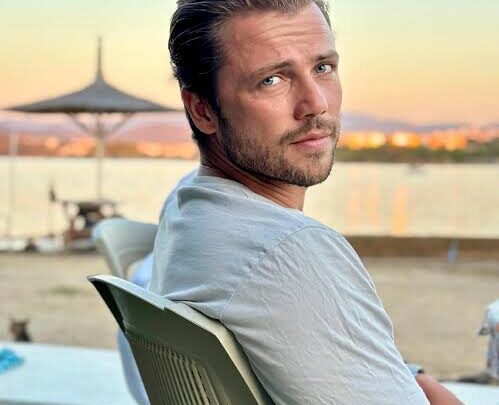 Tolga Sarıtaş Biography: Wife, Age, Height, Net Worth, Parents, TV Shows, Kids