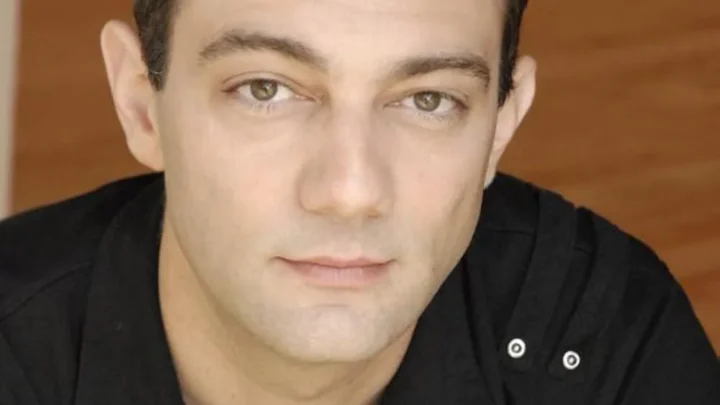 Mike McFarland Biography: Age, Net Worth, Height, Parents, TV Shows, Career, Spouse