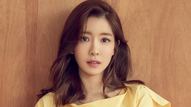 Jung In-sun Biography: Parents, Age, Awards, Net Worth, Height, Ex-Boyfriend, Ethnicity