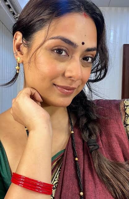 Deeksha Sonalkar Bio: Husband, Awards, Net Worth, Age, Parents, Ethnicity, Height