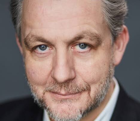 Alan Cox Biography: Wife, Age, Parents, Height, Net Worth, Movies & TV Shows, Siblings
