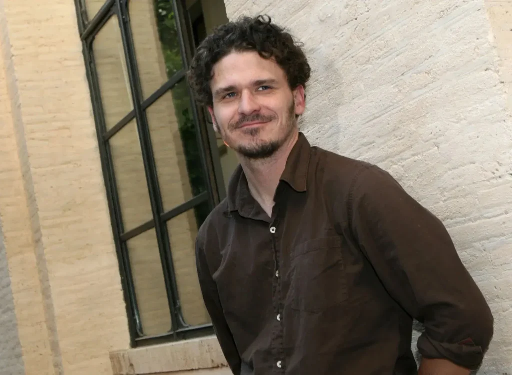 Dave Eggers - Biography