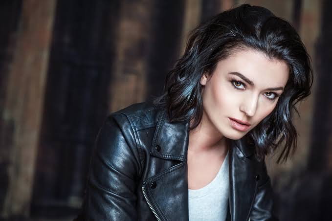 Natasha Negovanlis - Biography