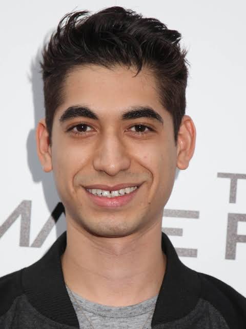 Alexander Flores Biography: Net Worth, Age, Parents, Movies, TV Shows, Height, Girlfriend, TV Shows, Instagram