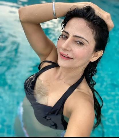 Neetu Wadhwa Biography: Net Worth, Height, Movies, Boyfriend, Ethnicity, Religion, Parents