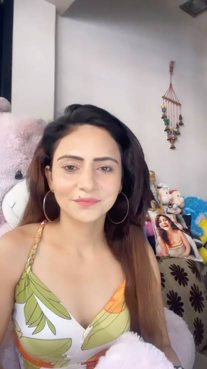 Neetu Wadhwa - Biography