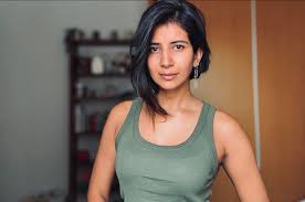 Ayn Zoya - Biography