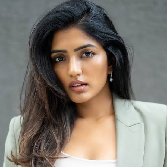 Eesha Rebba Biography: Net Worth, Age, Education, Boyfriend, Movies, Parents, Height, Awards, Instagram