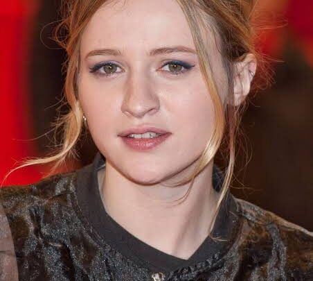 Christa Théret Biography: Awards, Ethnicity, Net Worth, Age, Girlfriend, Movies, Parents
