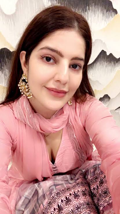 Parree Pande - Biography