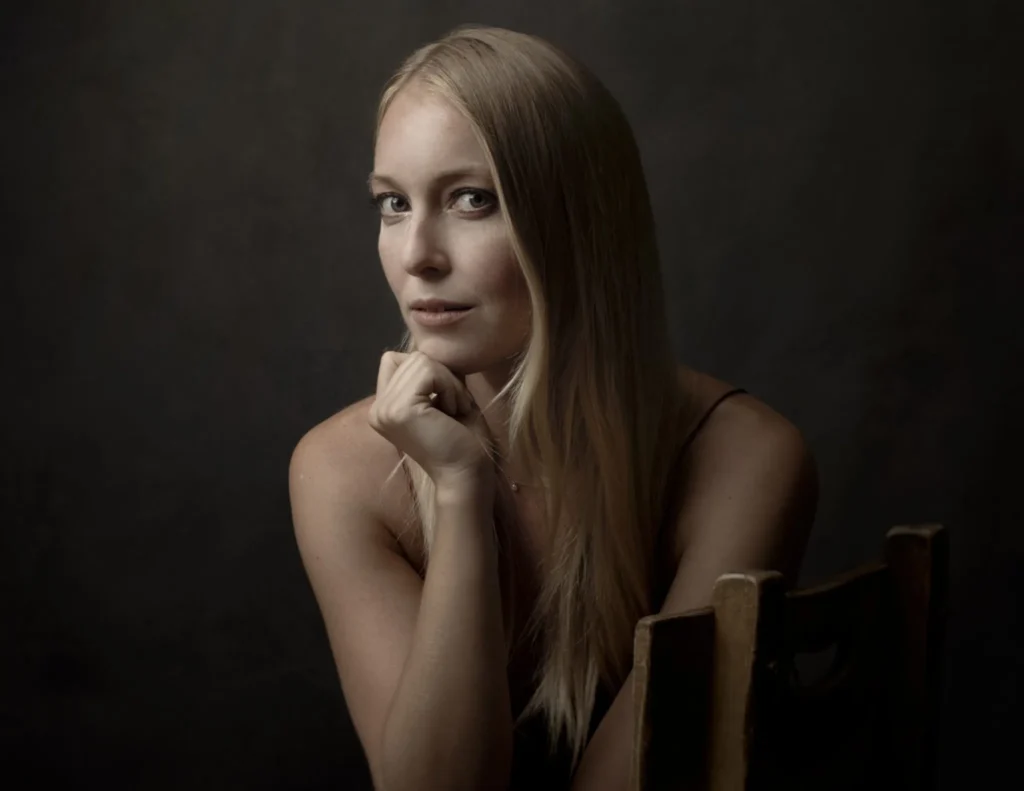 India Oxenberg - Biography