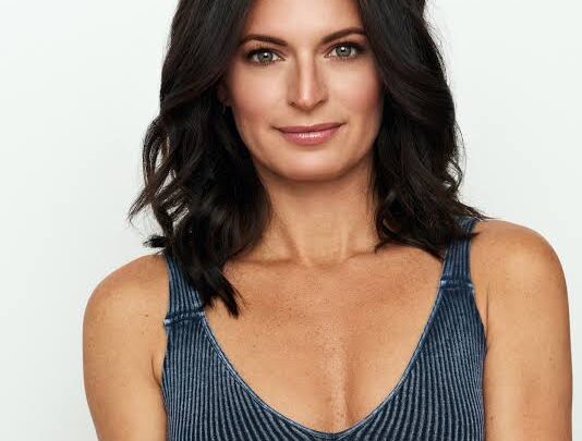 Jackie Burns Biography: Awards, Age, Net Worth, Husband, Ethnicity, Movies, Songs