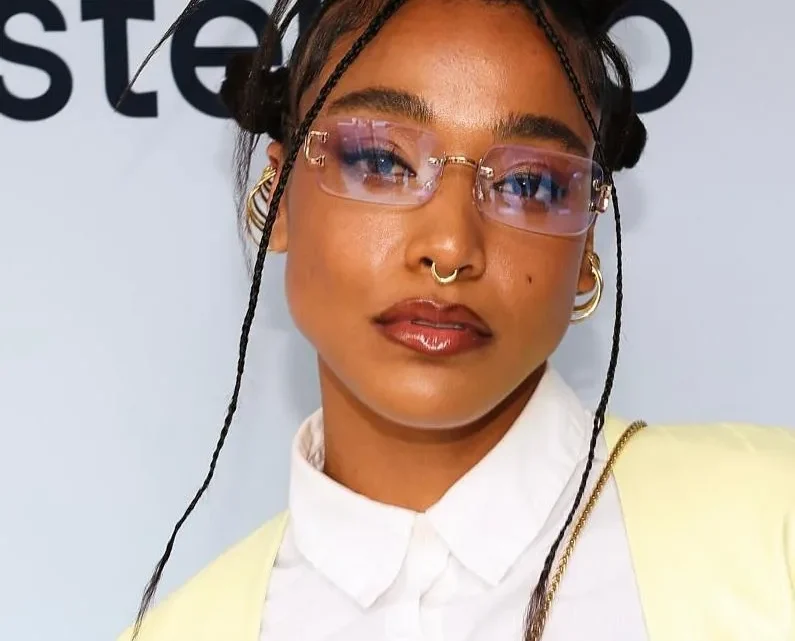 Lucy Barrett Biography: Awards, Ethnicity, Net Worth, Age, Parents, Movies, Boyfriend, Height