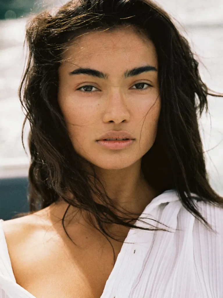 Kelly Gale - Biography