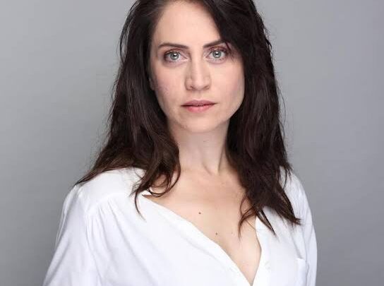 Selen Öztürk Bio: Net Worth, Awards, Ethnicity, Height, Movies, Husband, Age