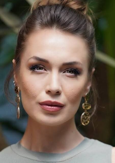 Kimya Gökçe Aytaç Biography: Husband, Age, Movies, Net Worth, Height, Siblings, Parents, Religion, Instagram