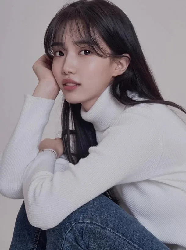 Yoon Seo-ah - Biography