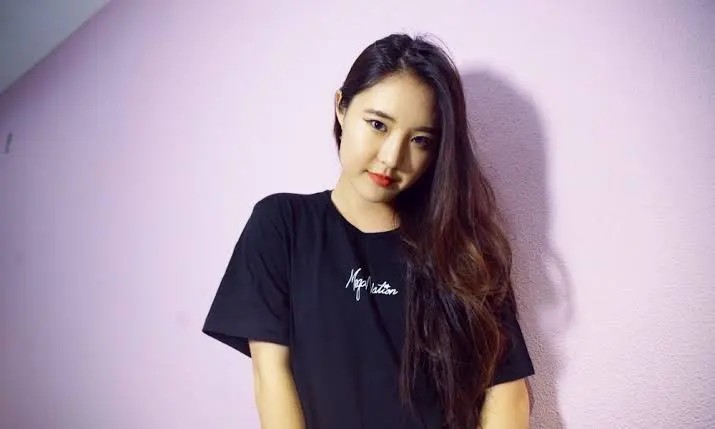 Megan Lee - Biography