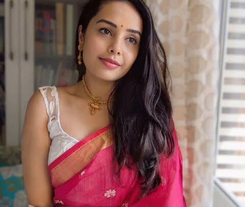 Shivani Rangole Biography: Net Worth, Husband, Age, Movies, Parents, Height, Ethnicity