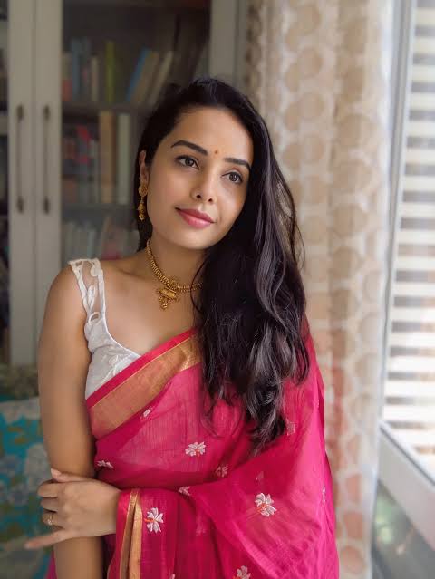 Shivani Rangole Biography: Net Worth, Husband, Age, Movies, Parents, Height, Ethnicity