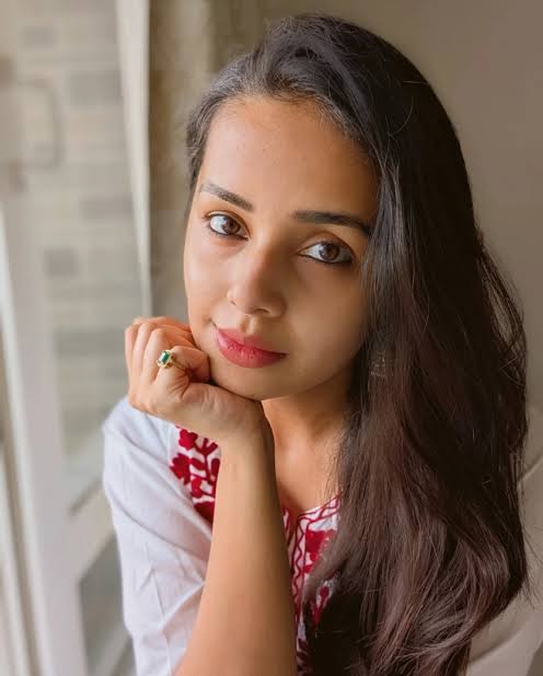 Shivani Rangole - Biography