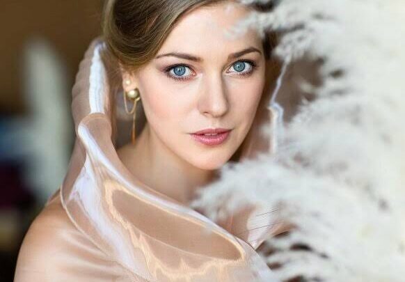 Aleksandra Nikiforova Biography: Daughter, Age, Height, Movies, Awards, Husband, Net Worth, Instagram, Divorce