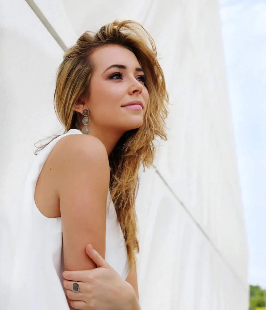 Camelia Somers - Biography