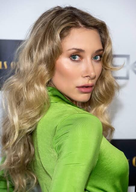 Alessandra Gaia Williams Biography: Books, Real Name, Boyfriend, Age, Movies, Net Worth, Height, Parents,  Instagram