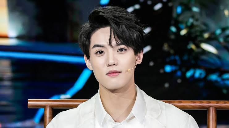 Junwei Zhou - Biography