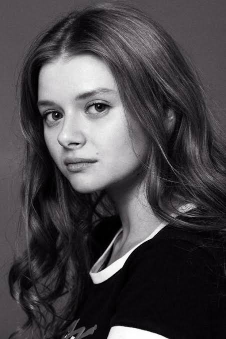 Alyssa Lozovskaya - Biography