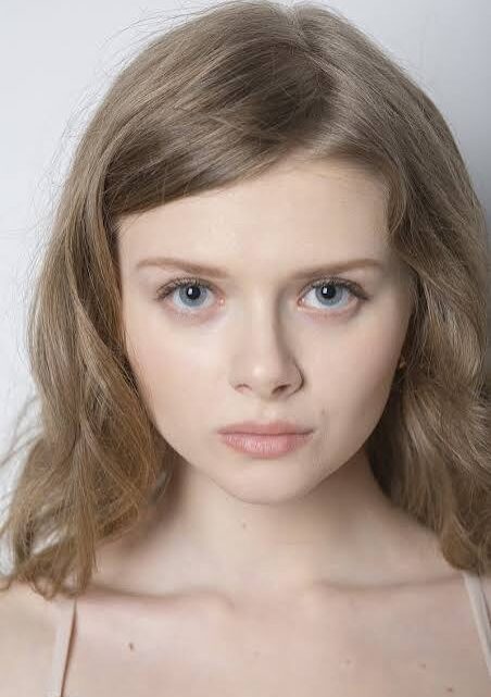 Alyssa Lozovskaya Biography: Net Worth, Age, Movies, Parents, Ethnicity, Boyfriend, Religion