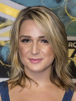 Victoria Duffield - Biography