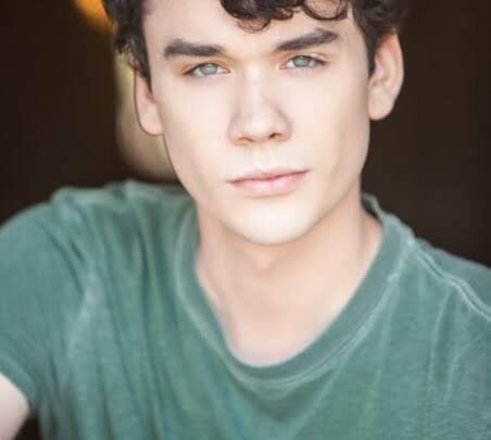 Sarah Hyland’s Brother Ian Hyland Biography: Awards, Net Worth, Age, Movies, Parents, Ethnicity, Girlfriend