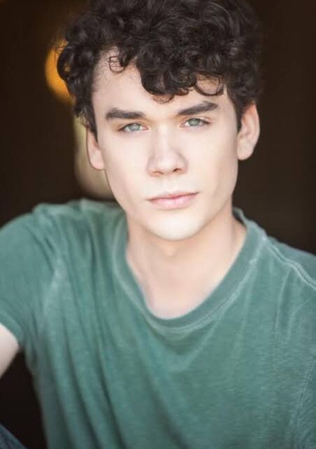 Sarah Hyland’s Brother Ian Hyland Biography: Awards, Net Worth, Age, Movies, Parents, Ethnicity, Girlfriend