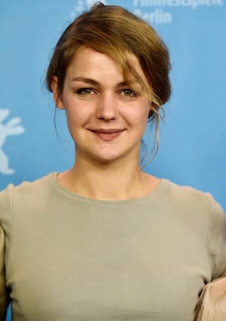 Luise Heyer Biography: Net Worth, Height, Movies, Awards, Parents, Age, Religion