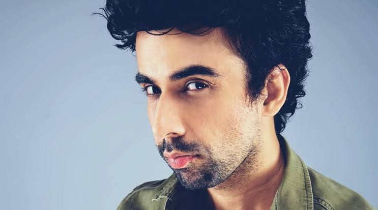 Naveen Kasturia - Biography