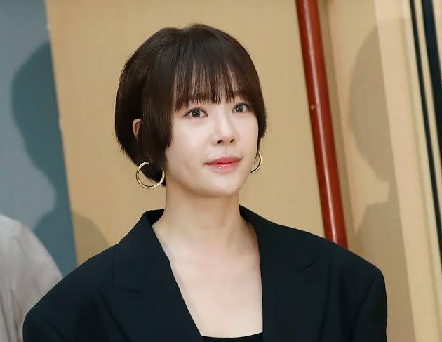 Hwang Jeong-eum - Biography