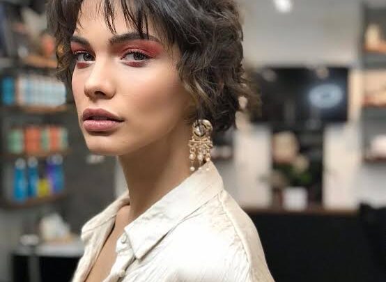 Beste Kökdemir Biography: Movies, Age, Parents, Height, TV Shows, Net Worth, Instagram, Boyfriend, Career