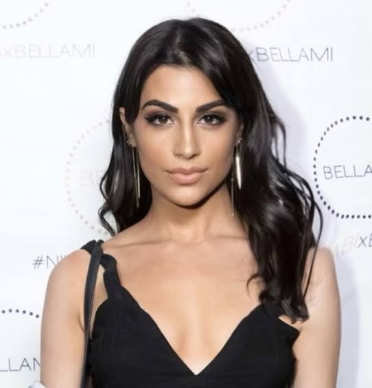 Alex Loren Biography: Age, Height, Net Worth, Parents, Movies, Books, TV Shows, Husband, Modelling
