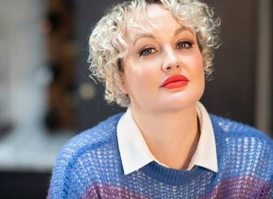 Kate Lister Biography: Net Worth, Books, Parents, Awards, Ethnicity, Age, Boyfriend, Instagram