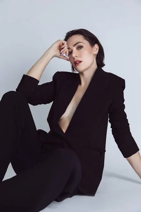 Victoria Dunsmore - Biography