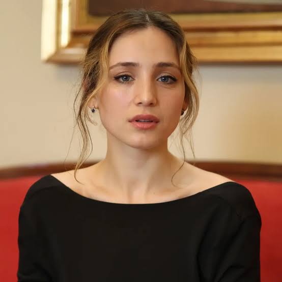 Paula de Magalhães Biography: Age, IMDb, Height, Boyfriend, Net Worth, Parents, TV Shows, Instagram, YouTube