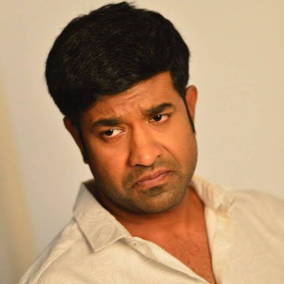 Vennela Kishore Biography: Facebook, Age, Height, Movies, Awards Net Worth, Wife, Parents, Comedy, YouTube