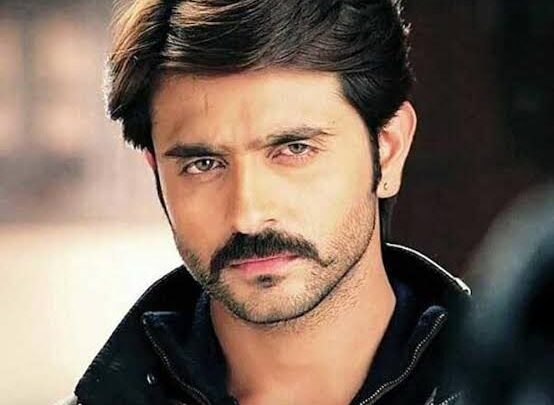 Ashish Sharma Biography: Awards, Height, Net Worth, Age, Wife, Parents, Ethnicity